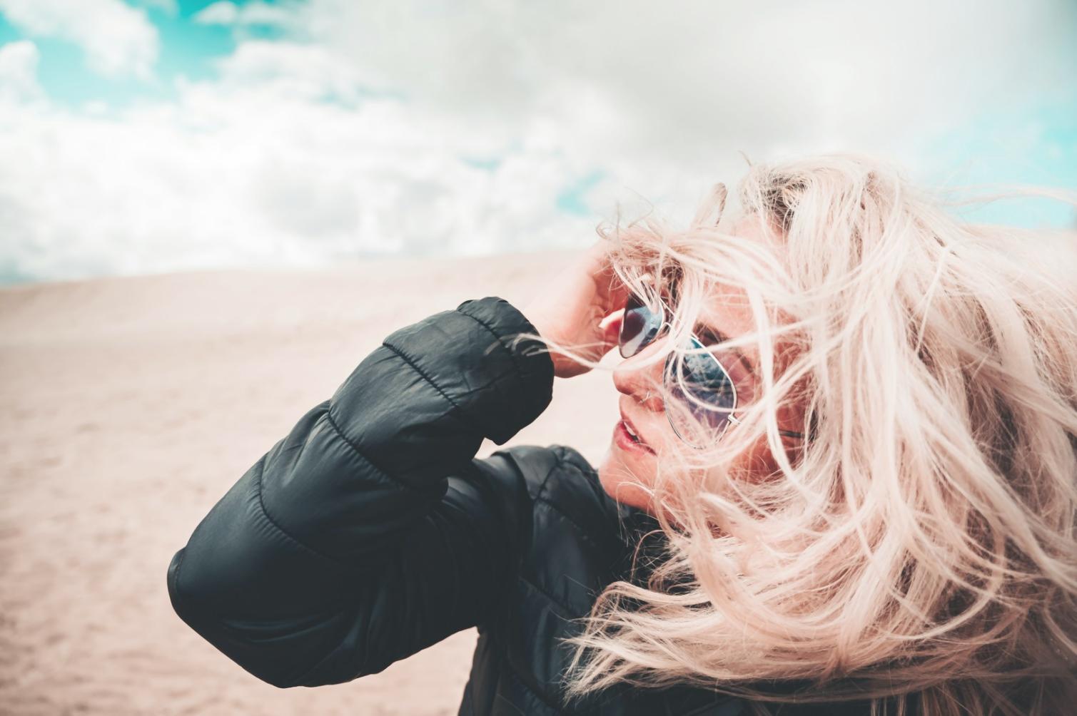 Vista dello spazio laboratorio con attrezzature professionali