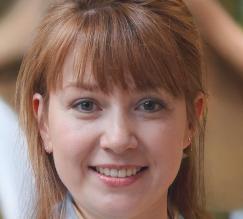 Ritratto professionale della maestra stilista Simona Ravelli