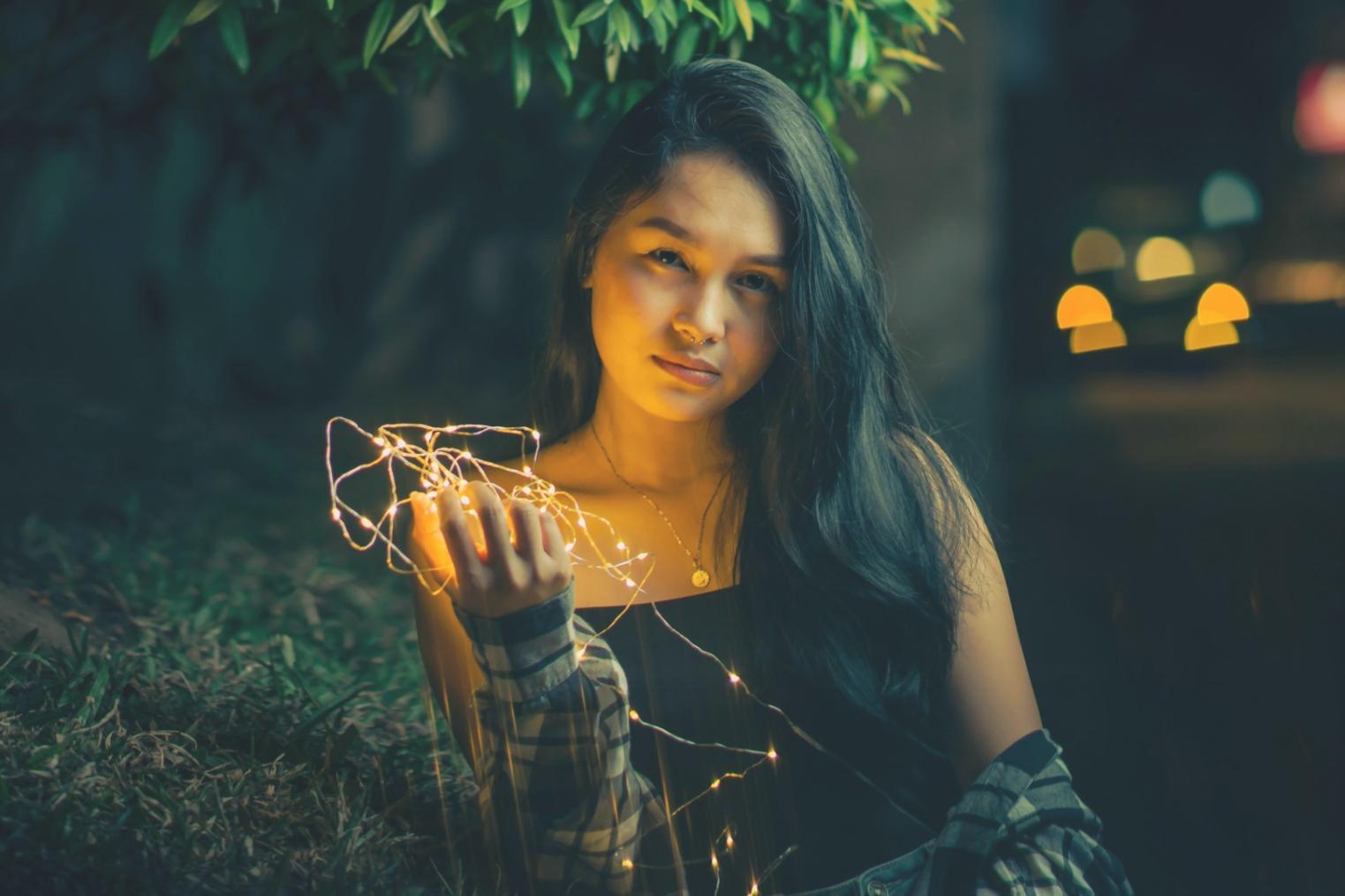 Professionista durante sessione pratica di taglio avanzato