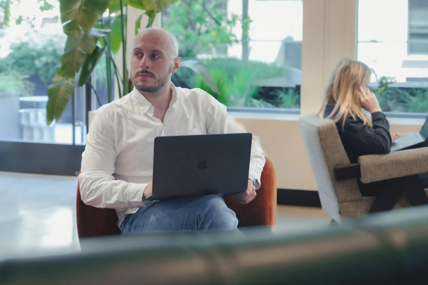 Ambiente di apprendimento professionale durante una sessione pratica