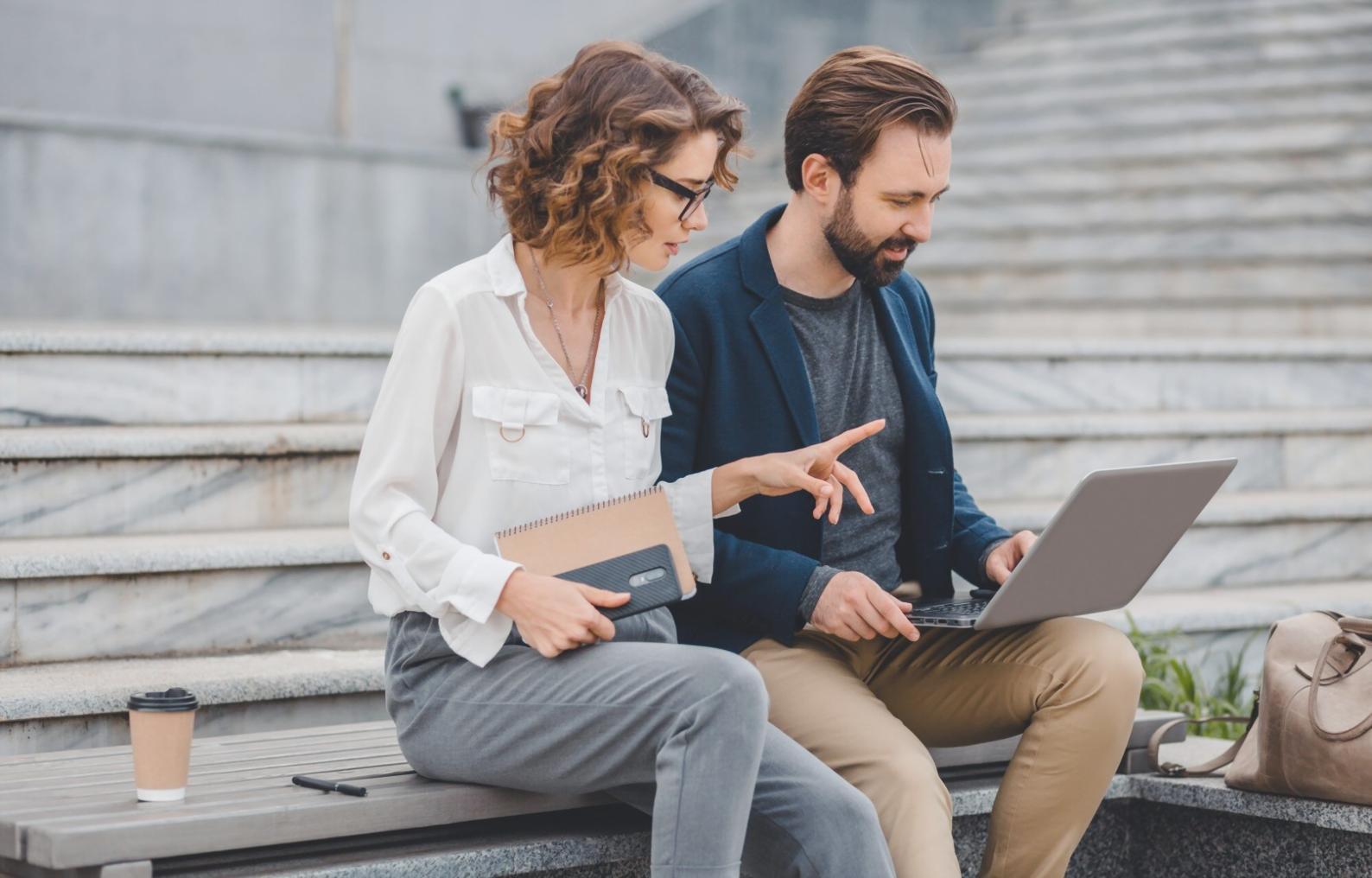 Vista esterna della sede dynoraquelis in Piazza Caduti Civili di Brescia a Salerno